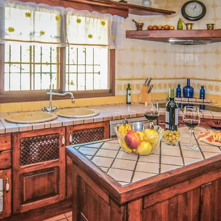 Four Bedroom Holiday In 펜션 미하스